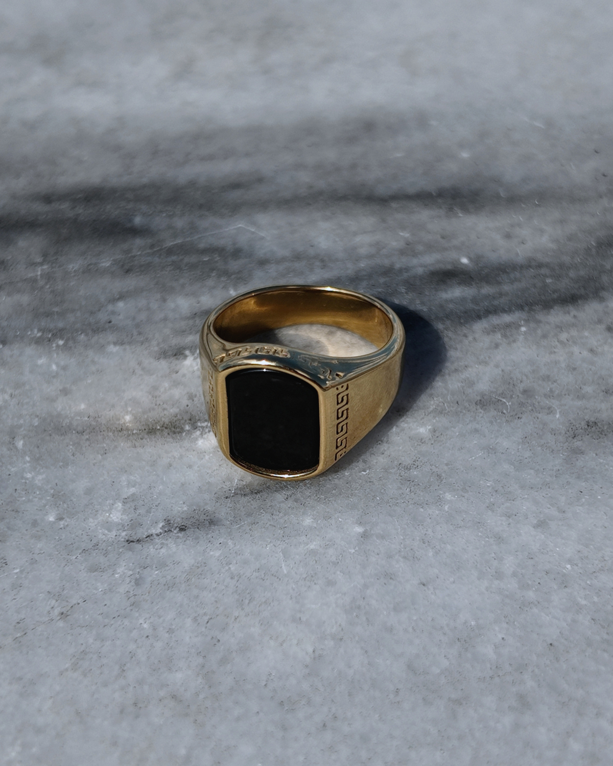 Nero Gold Ring